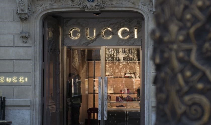 gucci eyewear store entrance